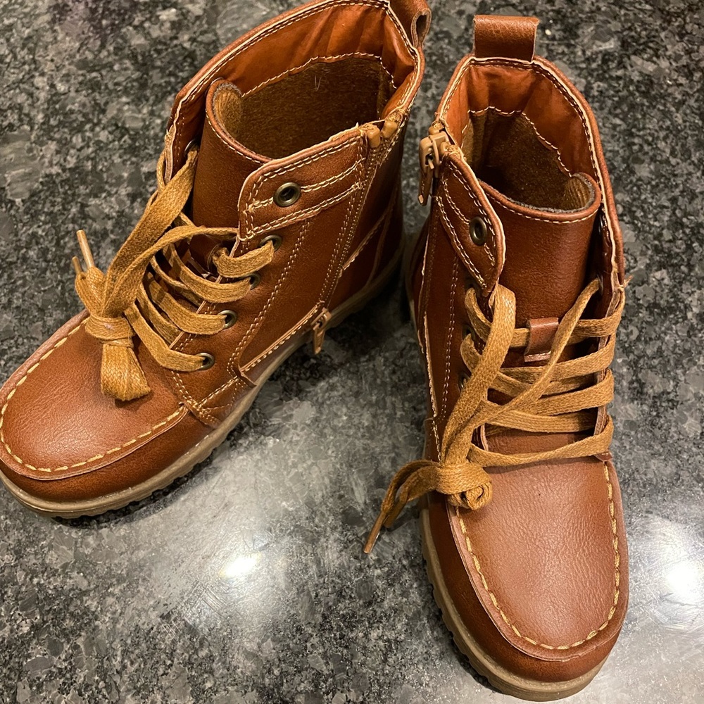 Boys shoes